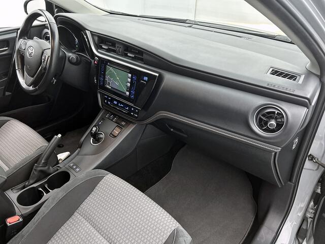 Toyota AURIS Touring Sports 1.8 Hybrid Black Edition | NL dealeronderhouden | PDC | Trekhaak |