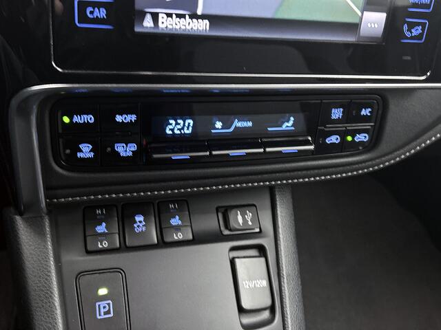 Toyota AURIS Touring Sports 1.8 Hybrid Black Edition | NL dealeronderhouden | PDC | Trekhaak |