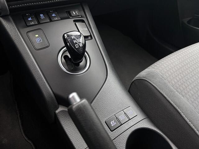 Toyota AURIS Touring Sports 1.8 Hybrid Black Edition | NL dealeronderhouden | PDC | Trekhaak |