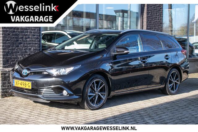 Toyota AURIS Touring Sports 1.8 Hybrid Dynamic Ultimate aanvullen