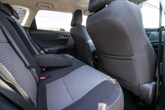 Toyota AURIS Touring Sports 1.8 Hybrid Dynamic Ultimate aanvullen