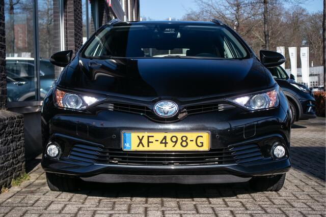 Toyota AURIS Touring Sports 1.8 Hybrid Dynamic Ultimate aanvullen