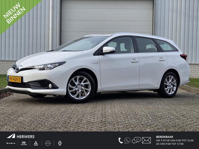 Toyota AURIS Touring Sports 1.8 Hybrid Aspiration / Achteruitrijcamera / Trekhaak / All Season Banden / Navigatie / Lichtmetalen Velgen / Cruise Control / Climate Control /