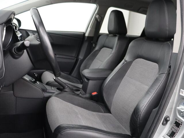 Toyota AURIS 1.8 Hybrid Executive | Stoelverwarming | Half leder | Navigatie | Keyless | Climate control | Cruise control | Parkeerhulp
