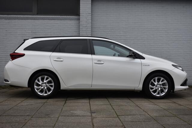 Toyota AURIS Touring Sports 1.8 Hybrid Energy Plus Automaat 136pk | Achteruitrijcamera | Trekhaak | Cruise control | Dealer onderhouden |