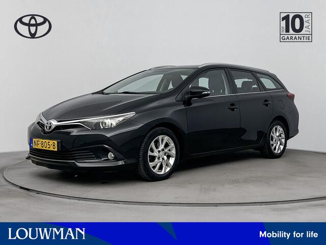 Toyota AURIS Touring Sports 1.3 Aspiration 1000kg Trekgewicht | Beurt Incl | Parkeercamera | Navigatie | Trekhaak | DAB | Metallic Lak | Lichtmetalen Velgen | Mistlampen | NL-Auto |