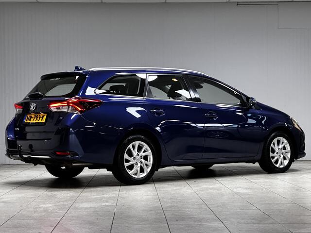 Toyota AURIS Touring Sports 1.2T Aspiration/ LED Dagrijverl./ Trekhaak/ Camera/ Clima/ Navi/ Cruise/ Bluetooth/ Elek.Pakket/ Isofix/ C.V.Afstand/ Metallic Lak.