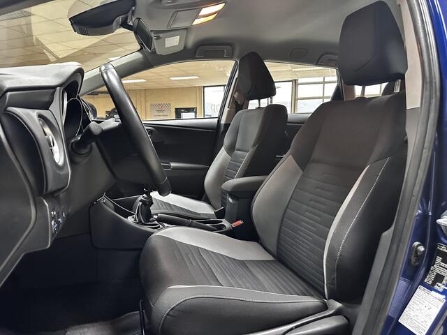 Toyota AURIS Touring Sports 1.2T Aspiration/ LED Dagrijverl./ Trekhaak/ Camera/ Clima/ Navi/ Cruise/ Bluetooth/ Elek.Pakket/ Isofix/ C.V.Afstand/ Metallic Lak.