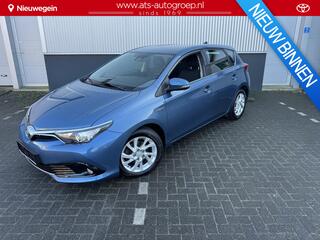 toyota-auris-1.8-hybrid-dynamic-5-d