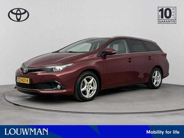 Toyota AURIS Touring Sports 1.8 Hybrid Dynamic Ultimate | Navigatie | Parkeercamera | Stoelverwarming | Parkeersensoren |