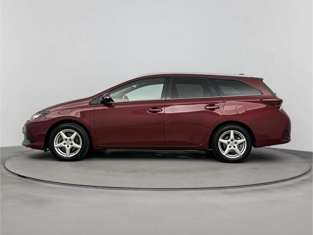 Toyota AURIS Touring Sports 1.8 Hybrid Dynamic Ultimate | Navigatie | Parkeercamera | Stoelverwarming | Parkeersensoren |