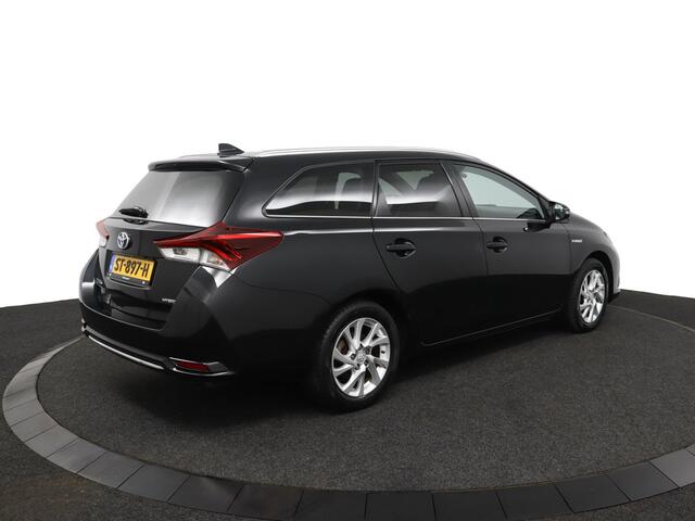 Toyota AURIS 1.8 Hybrid Dynamic | Lichtmetalen Velgen | Privacy Glass | Dakrailing | Keyless Entry |