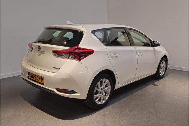 Toyota AURIS 1.8 Hybrid Dynamic - Navigatie - Achteruitrijcamera - Cruise - Climate control