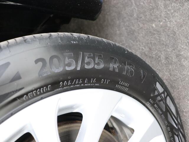 Toyota AURIS 1.8 Hybrid Dynamic Go | Dealeronderhouden |