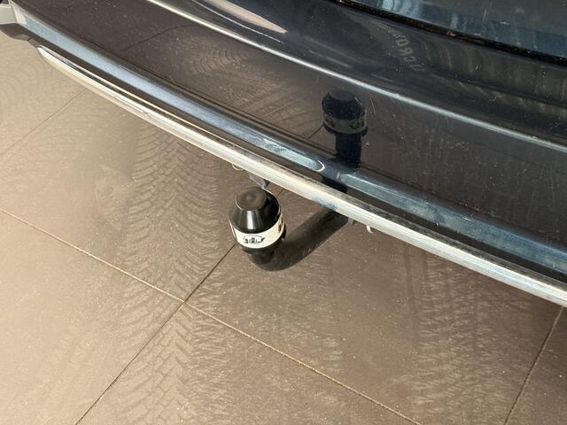 Toyota AURIS Touring Sports 1.8 Hybrid Volcano Edition | Trekhaak | All-Season banden |