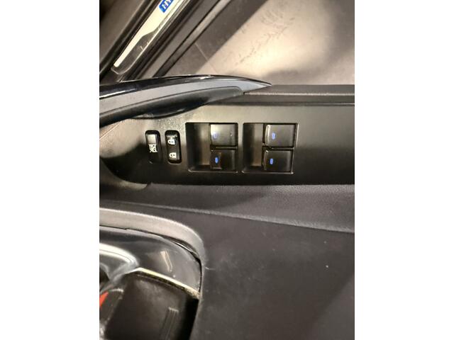 Toyota AURIS 1.8 Hybrid Executive | Parkeersensoren voor - en achter | Dealeronderhouden |