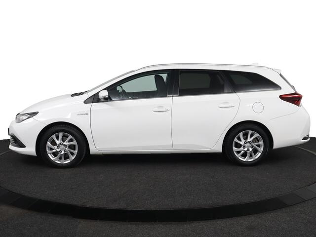 Toyota AURIS Touring Sports 1.8 Hybrid Dynamic Go | Licht en Regensensor | Cruise Control | Achteruitrijcamera |