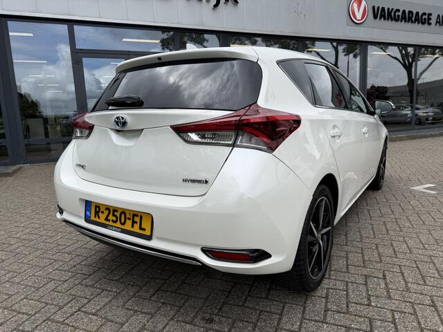 Toyota AURIS 1.8 Hybrid Black Edition