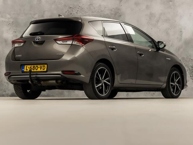 Toyota AURIS 1.8 Hybrid Dynamic Automaat (NAVIGATIE, CAMERA, GETINT GLAS, SPORTSTOELEN, KEYLESS, TREKHAAK, CRUISE, NIEUWSTAAT)