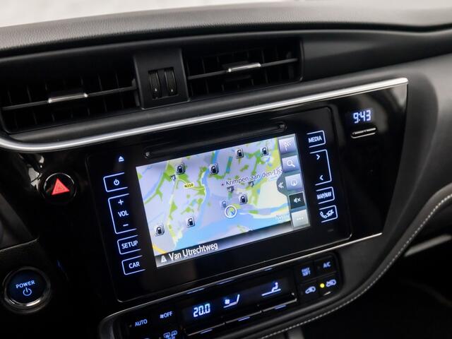 Toyota AURIS 1.8 Hybrid Dynamic Automaat (NAVIGATIE, CAMERA, GETINT GLAS, SPORTSTOELEN, KEYLESS, TREKHAAK, CRUISE, NIEUWSTAAT)