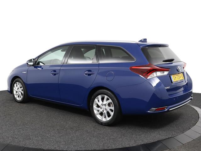 Toyota AURIS Touring Sports 1.8 Hybrid Executive Stoelverwarming | Parkleersensoren | Cruise control |
