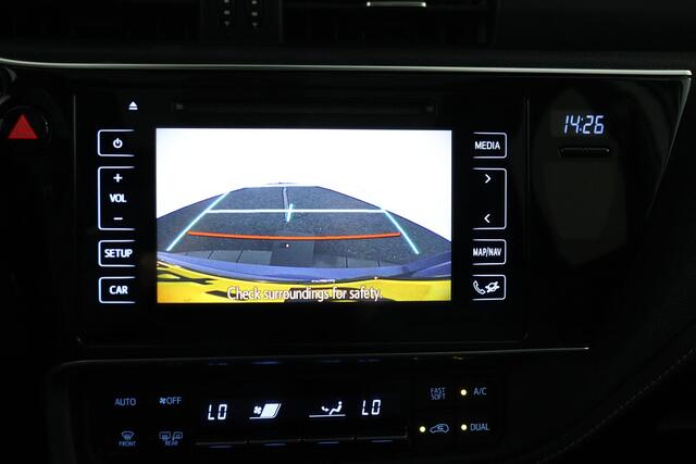 Toyota AURIS Touring Sports 1.8 Hybrid Executive Stoelverwarming | Parkleersensoren | Cruise control |