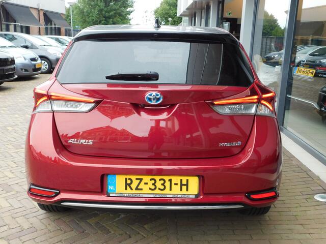 Toyota AURIS 1.8 Hybrid Black Edition