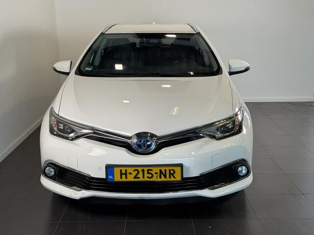 Toyota AURIS Touring Sports 1.8 Hybrid Black Edition Go | Parkeersensoren voor - en achter | Trekhaak |