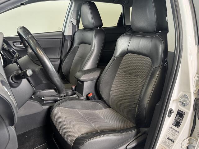 Toyota AURIS Touring Sports 1.8 Hybrid Black Edition Go | Parkeersensoren voor - en achter | Trekhaak |