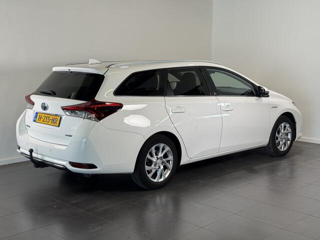 Toyota AURIS Touring Sports 1.8 Hybrid Black Edition Go | Parkeersensoren voor - en achter | Trekhaak |