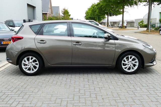 Toyota AURIS 1.8 Hybrid Energy. Navi, Camera, Clima, Cruise, StoelVerw, 16"LMV