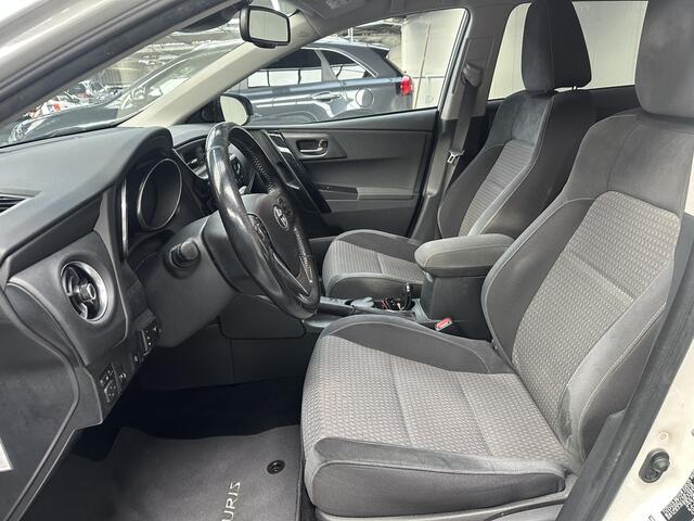 Toyota AURIS Touring Sports 1.8 Hybrid Black Edition Go