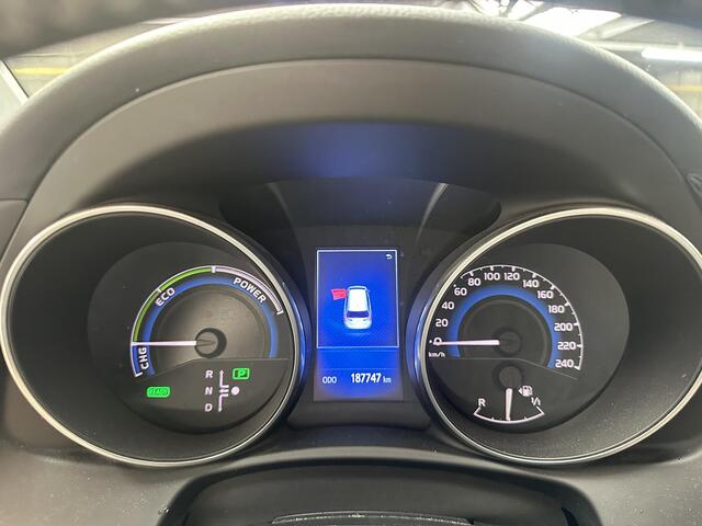 Toyota AURIS Touring Sports 1.8 Hybrid Black Edition Go