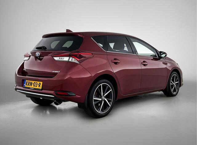 Toyota AURIS 1.8 Hybrid Dynamic Go | Dealer onderhouden | Stoelverwarming | Navigatie | Climate Control | Cruise Control | Achteruitrijcamera | DAB | 17" Velgen |