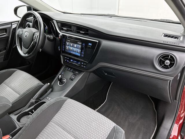 Toyota AURIS 1.8 Hybrid Dynamic Go | Dealer onderhouden | Stoelverwarming | Navigatie | Climate Control | Cruise Control | Achteruitrijcamera | DAB | 17" Velgen |