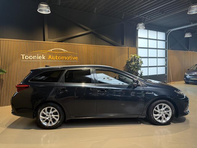 Toyota AURIS Touring Sports 1.8 Hybrid Executive panoramadak | Automaat | Camera
