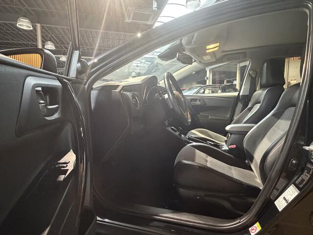 Toyota AURIS Touring Sports 1.8 Hybrid Executive panoramadak | Automaat | Camera