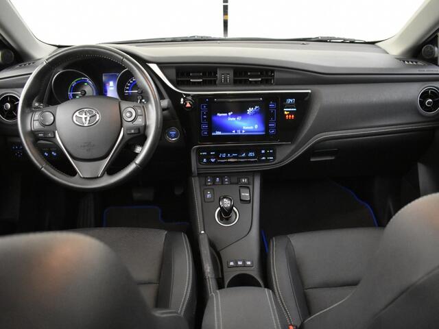 Toyota AURIS Touring Sports 1.8 Hybrid Executive | Trekhaak | PDC | Panoramadak |