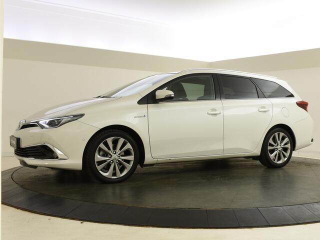 Toyota AURIS Touring Sports 1.8 Hybrid Executive | Trekhaak | PDC | Panoramadak |