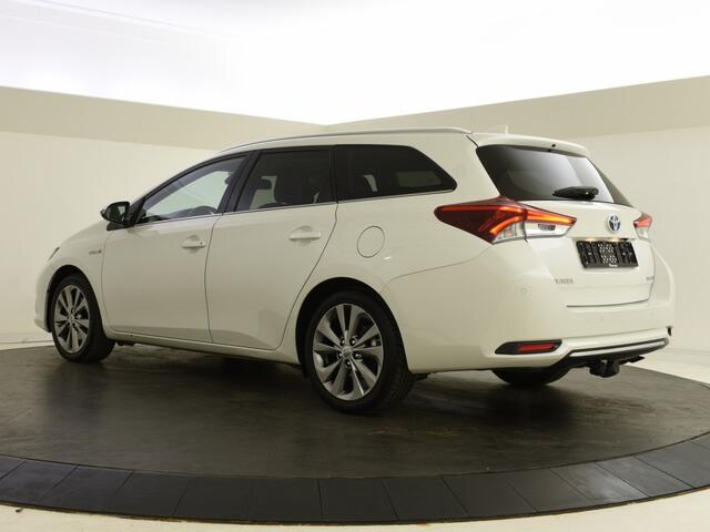 Toyota AURIS Touring Sports 1.8 Hybrid Executive | Trekhaak | PDC | Panoramadak |