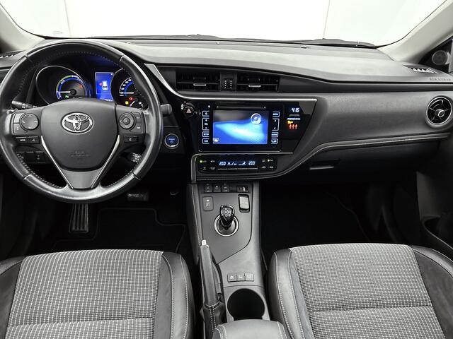 Toyota AURIS Touring Sports 1.8 Hybrid Executive | Panoramadak | Parkeersensoren voor+achter met assistent | Stoelverwarming | Trekhaak | Navigatie | Climate Control |