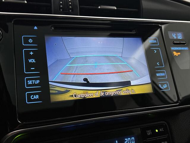 Toyota AURIS Touring Sports 1.8 Hybrid Executive | Panoramadak | Parkeersensoren voor+achter met assistent | Stoelverwarming | Trekhaak | Navigatie | Climate Control |