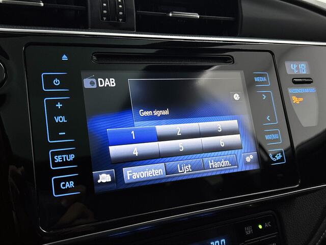 Toyota AURIS Touring Sports 1.8 Hybrid Executive | Panoramadak | Parkeersensoren voor+achter met assistent | Stoelverwarming | Trekhaak | Navigatie | Climate Control |