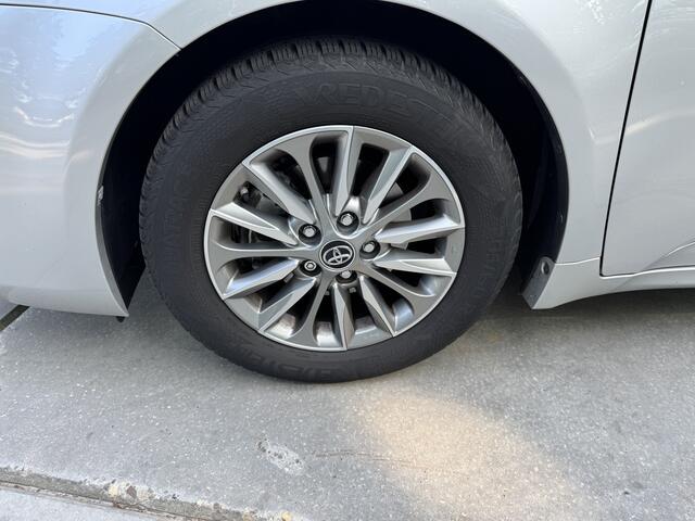 Toyota AVENSIS Touring Sports 1.8 VVT-i 147pk H6 Aspiration Navigatie Climate Control Trekhaak Camera