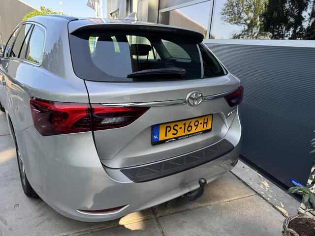 Toyota AVENSIS Touring Sports 1.8 VVT-i 147pk H6 Aspiration Navigatie Climate Control Trekhaak Camera
