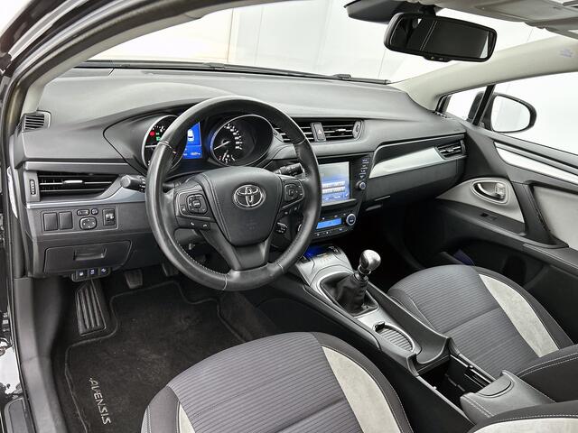 Toyota AVENSIS Touring Sports 1.8 VVT-i Dynamic | Stoelverwarming | Dealer Onderhouden | Navigatie | Climate Control | Cruise Control | SL 22