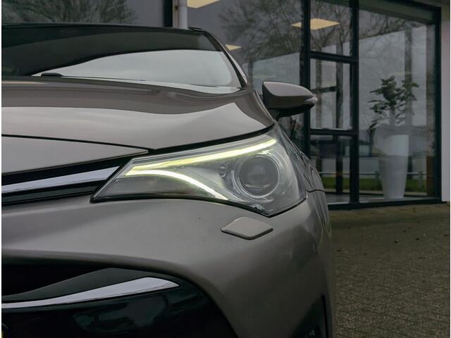 Toyota AVENSIS Touring Sports 1.8 VVT-i Executive Business Premium | Automaat | Afn. Trekhaak | Pano | Stoelverw. | LED | Camera | Lane assist