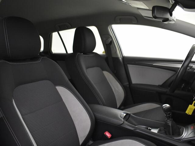 Toyota AVENSIS Touring Sports 1.8 VVT-i Sol Edition | Trekhaak | Stoelverw. | Cruisecontrol |