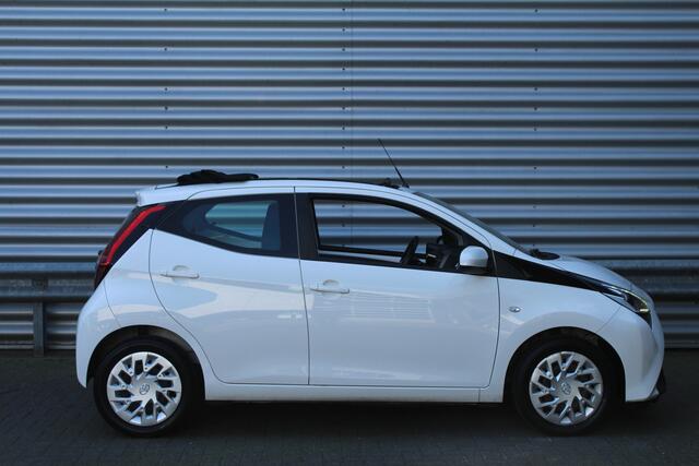 Toyota AYGO 1.0 VVT-i 73pk x-play limited Cabrio NL-Auto NAP 10 jaar Garantie Airco Camera Carplay 1e Eigenaar
