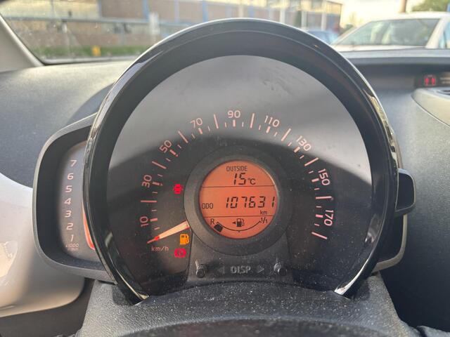 Toyota AYGO 1.0 VVT-i x-joy NL auto, zeer netjes
